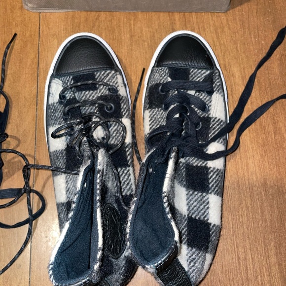 Limited Edition Woolrich x Converse high tops. Men’s 7 and Women’s 9 - Picture 5 of 5